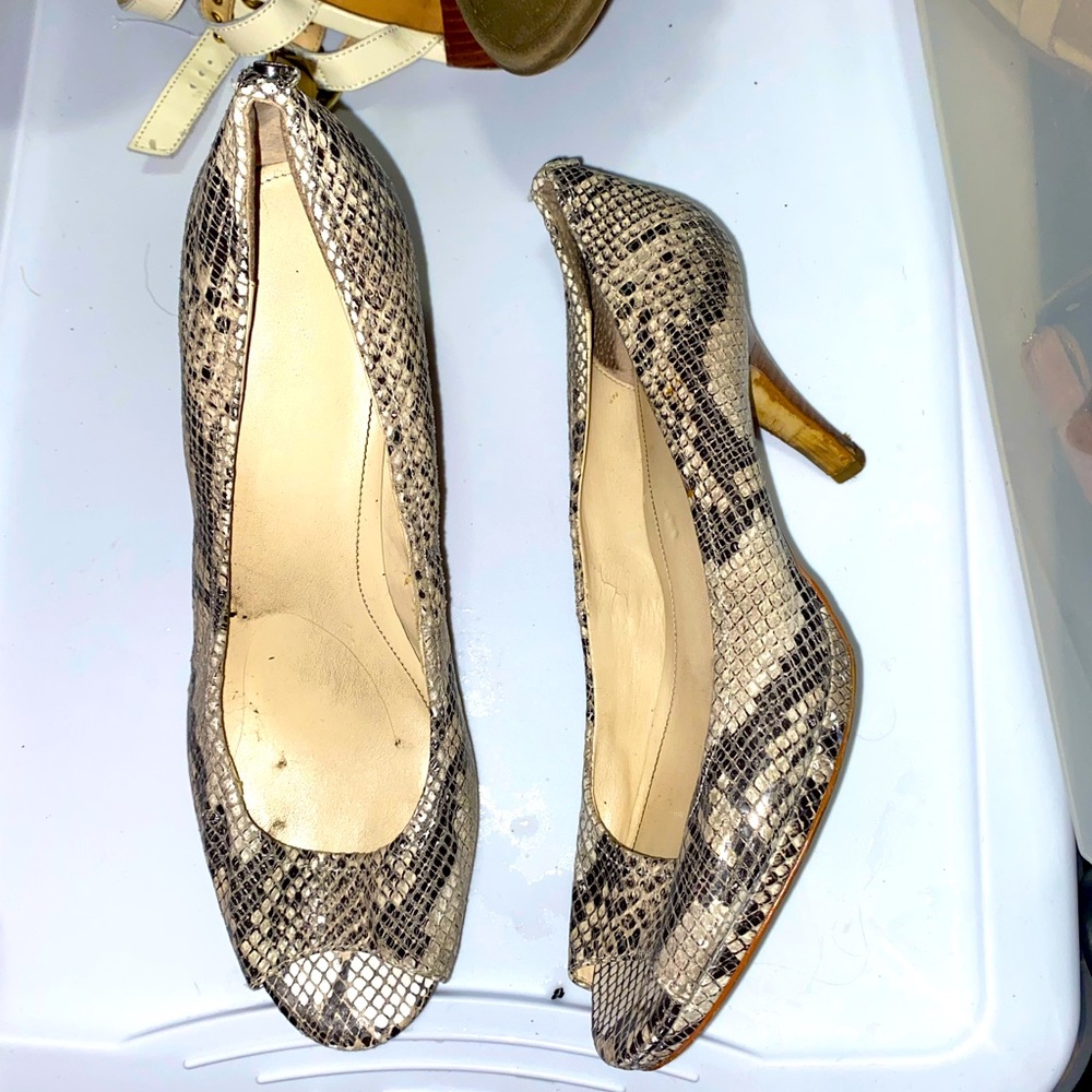 Gray multi snakeskin heel